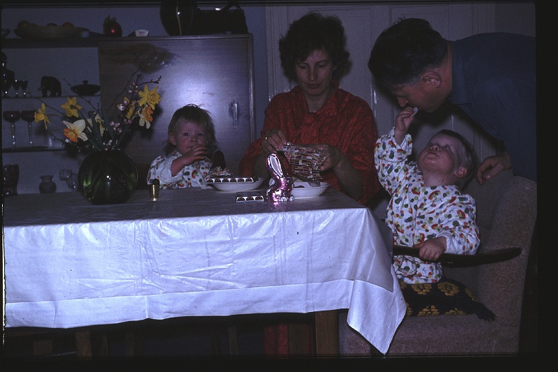 12.Regensburg apr 1965 Rino,Mama,Brigitte,Marion.JPG